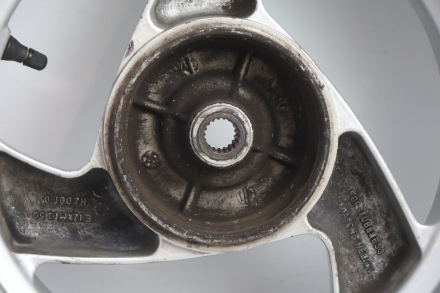 photo de CERCHIO POSTERIORE E PNEUMATICO PEUGEOT VIVACITY 50 (2004 - 2009) - Ricambio usato controllato