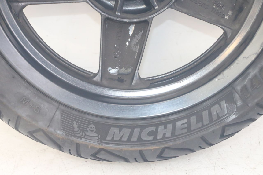 photo de CERCHIO POSTERIORE E PNEUMATICO YAMAHA X-MAX XMAX 125 (2010 - 2013) - Caratteristiche distintive