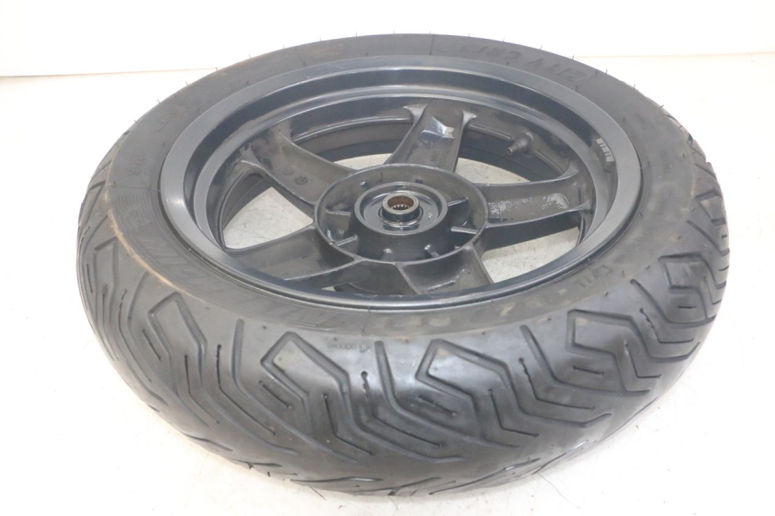 photo de CERCHIO POSTERIORE E PNEUMATICO YAMAHA X-MAX XMAX 125 (2010 - 2013) - Dettagli dei punti di fissaggio