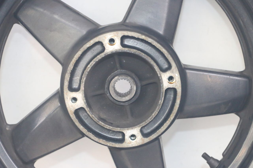 photo de CERCHIO POSTERIORE E PNEUMATICO YAMAHA X-MAX XMAX 125 (2010 - 2013) - Marcature e riferimenti originali