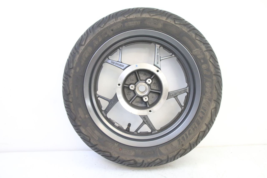 photo de CERCHIO POSTERIORE E PNEUMATICO YAMAHA XMAX X-MAX 125 (2021 - 2025) - Vista principale