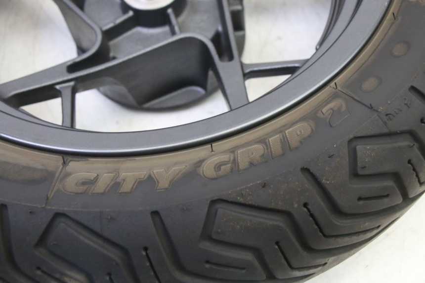 photo de CERCHIO POSTERIORE E PNEUMATICO YAMAHA XMAX X-MAX 125 (2021 - 2025) - Caratteristiche distintive