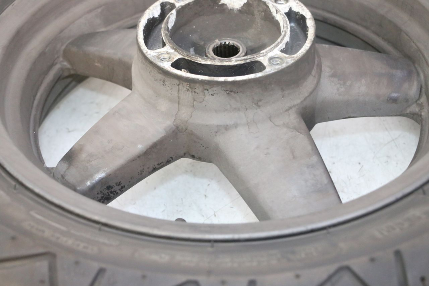 photo de CERCHIO POSTERIORE E PNEUMATICO YAMAHA X-MAX XMAX 125 (2010 - 2013) - Primo piano tecnico