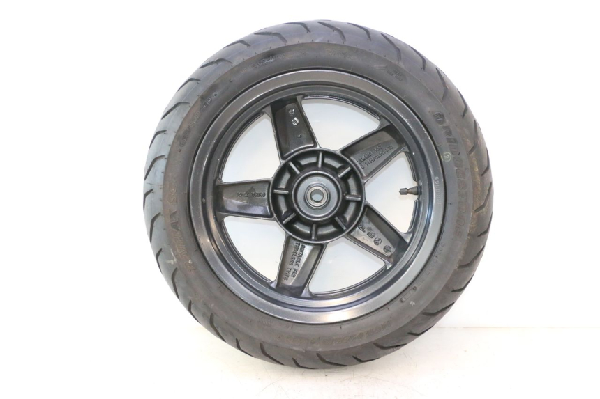 photo de CERCHIO POSTERIORE E PNEUMATICO YAMAHA XMAX X-MAX 125 (2006 - 2009) - Caratteristiche distintive