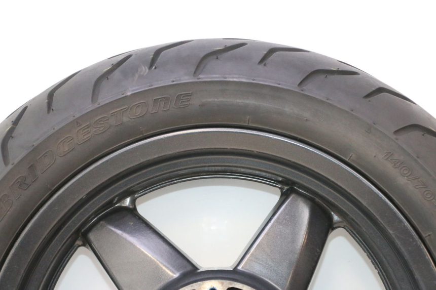 photo de CERCHIO POSTERIORE E PNEUMATICO YAMAHA XMAX X-MAX 125 (2006 - 2009) - Focus sulla struttura