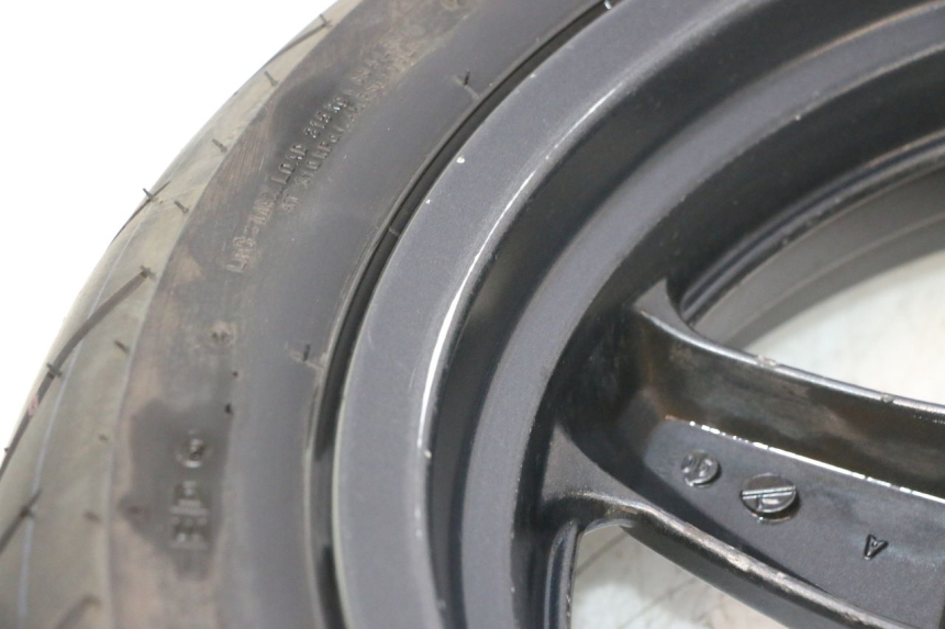 photo de CERCHIO POSTERIORE E PNEUMATICO YAMAHA XMAX X-MAX 125 (2006 - 2009) - Altra angolazione