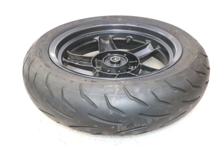 photo de CERCHIO POSTERIORE E PNEUMATICO YAMAHA XMAX X-MAX 125 (2006 - 2009) - Primo piano tecnico