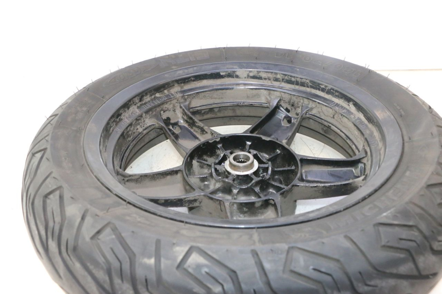 photo de CERCHIO POSTERIORE E PNEUMATICO YAMAHA X-MAX XMAX 125 (2010 - 2013) - Caratteristiche distintive
