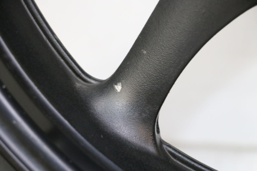 photo de CERCHIO POSTERIORE E PNEUMATICO YAMAHA XJ6 ABS 600 (2008 - 2016) - Altra vista dell'articolo