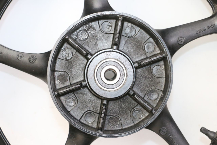 photo de CERCHIO POSTERIORE E PNEUMATICO YAMAHA XJ6 ABS 600 (2008 - 2016) - Marcature e riferimenti originali