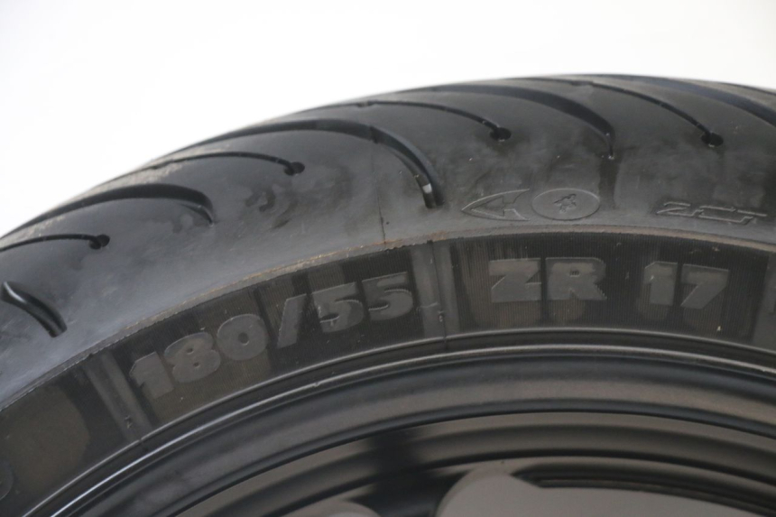 photo de CERCHIO POSTERIORE E PNEUMATICO YAMAHA TRACER 7 700 (2020 - 2024) - Zoom sui componenti