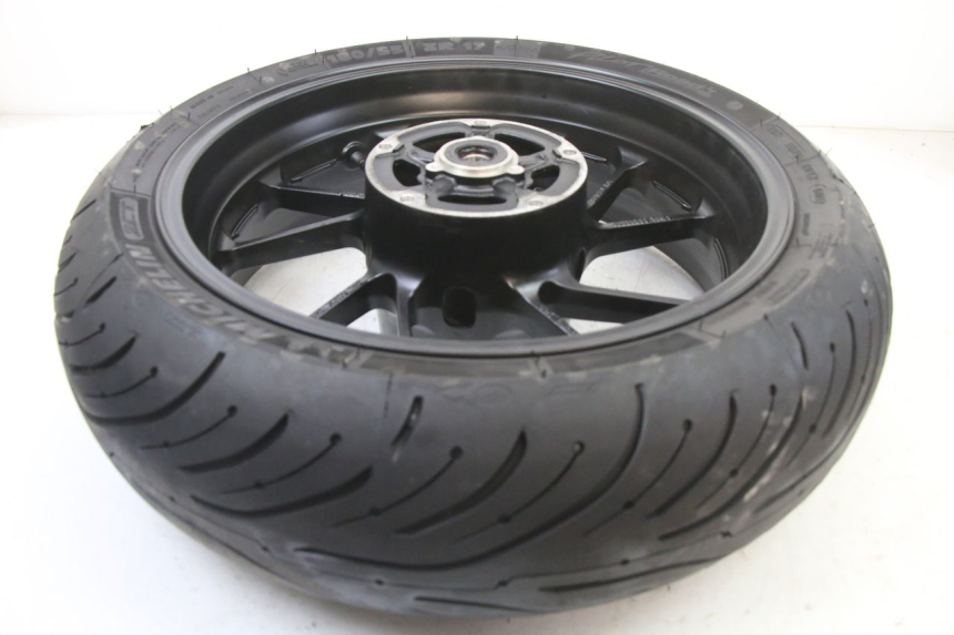 photo de CERCHIO POSTERIORE E PNEUMATICO YAMAHA TRACER 7 700 (2020 - 2024) - Dettagli dei punti di fissaggio