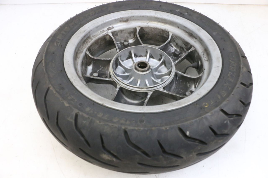 photo de CERCHIO POSTERIORE E PNEUMATICO YAMAHA YP MAJESTY 125 (2002 - 2006) - Vista d'insieme del prodotto