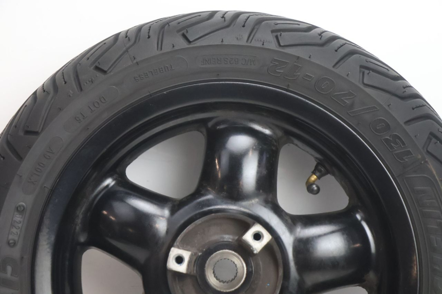 photo de CERCHIO POSTERIORE E PNEUMATICO YAMAHA YP MAJESTY 125 (2002 - 2006) - Dettaglio del componente