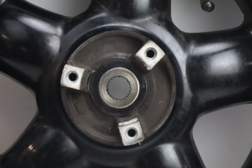 photo de CERCHIO POSTERIORE E PNEUMATICO YAMAHA YP MAJESTY 125 (2002 - 2006) - Altra angolazione