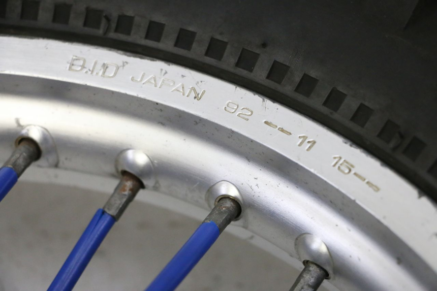 photo de CERCHIO POSTERIORE E PNEUMATICO YAMAHA YZ 85 (2002 - 2018) - Primo piano tecnico