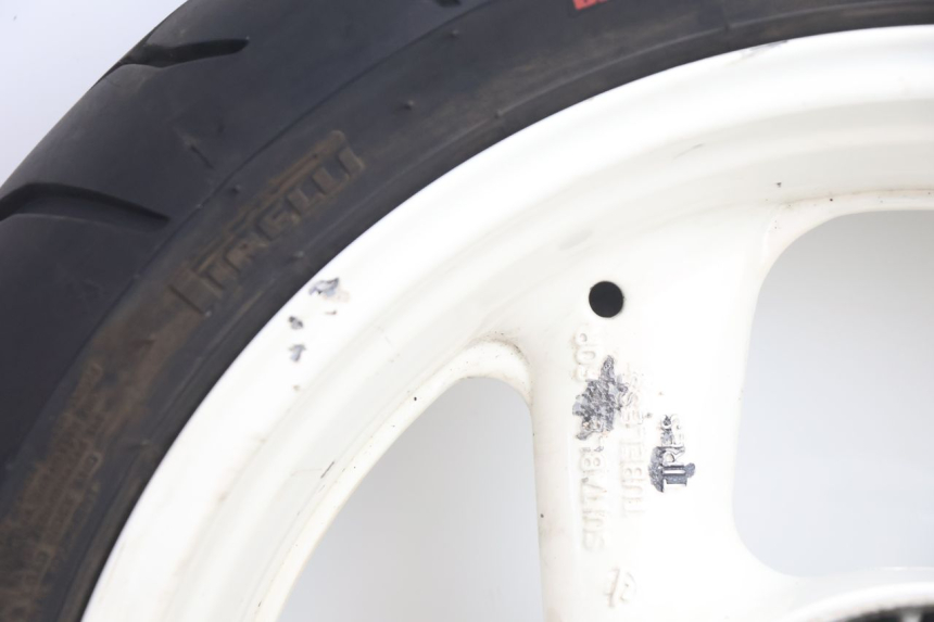 photo de CERCHIO POSTERIORE E PNEUMATICO YAMAHA YZF R GENESIS 750 (1993 - 1998) - Stato della superficie e materiale