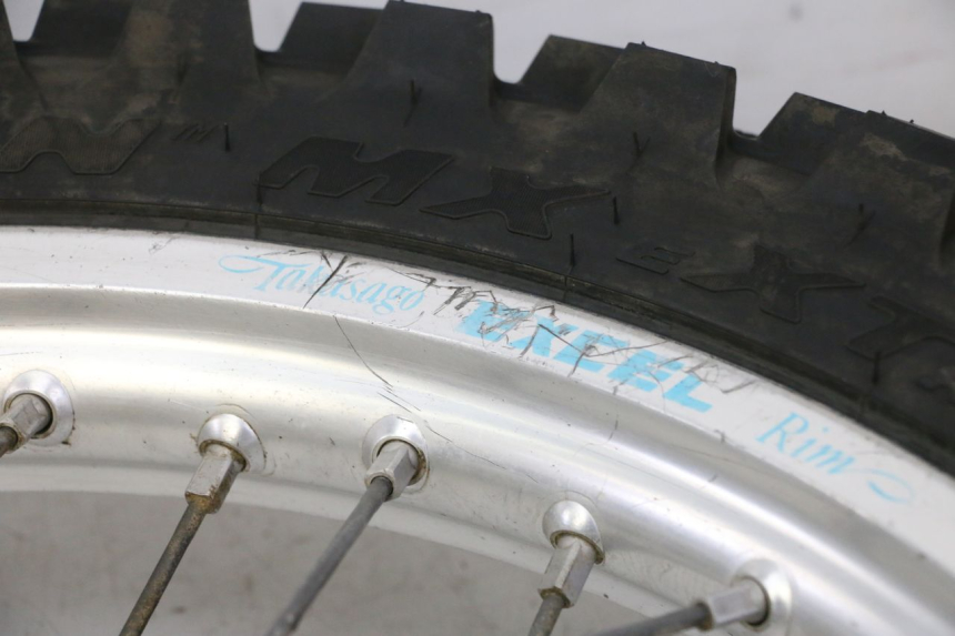 photo de CERCHIO POSTERIORE E PNEUMATICO YAMAHA YZF YZ-F 450 (2014 - 2016) - Primo piano ad alta risoluzione