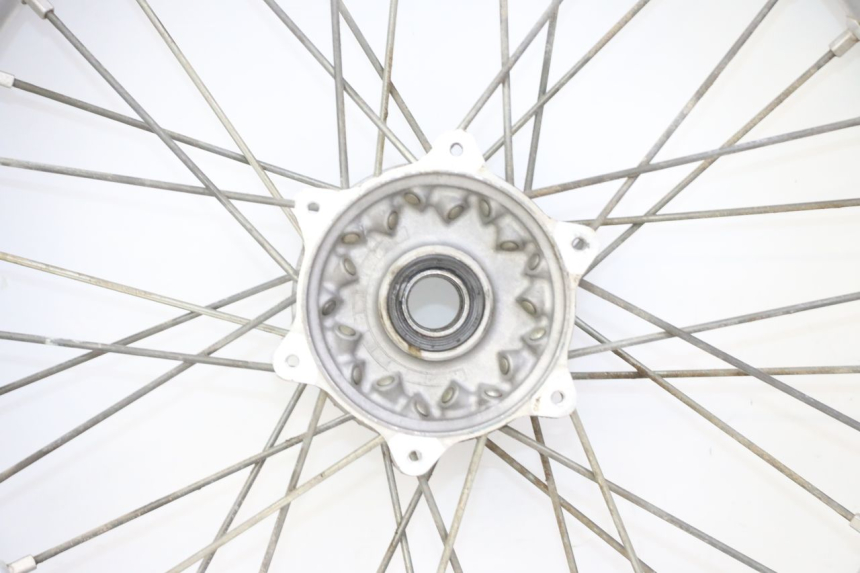 photo de CERCHIO POSTERIORE E PNEUMATICO YAMAHA YZF YZ-F 450 (2014 - 2016) - Dettagli dei punti di fissaggio