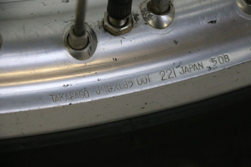 photo de CERCHIO POSTERIORE E PNEUMATICO YAMAHA YZF YZ-F 450 (2014 - 2016) - Primo piano tecnico