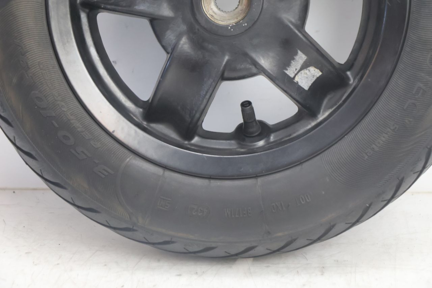 photo de CERCHIO POSTERIORE E PNEUMATICO PIAGGIO ZIP IGET 4T 50 (2021 - 2023) - Zoom sullo stato d'uso