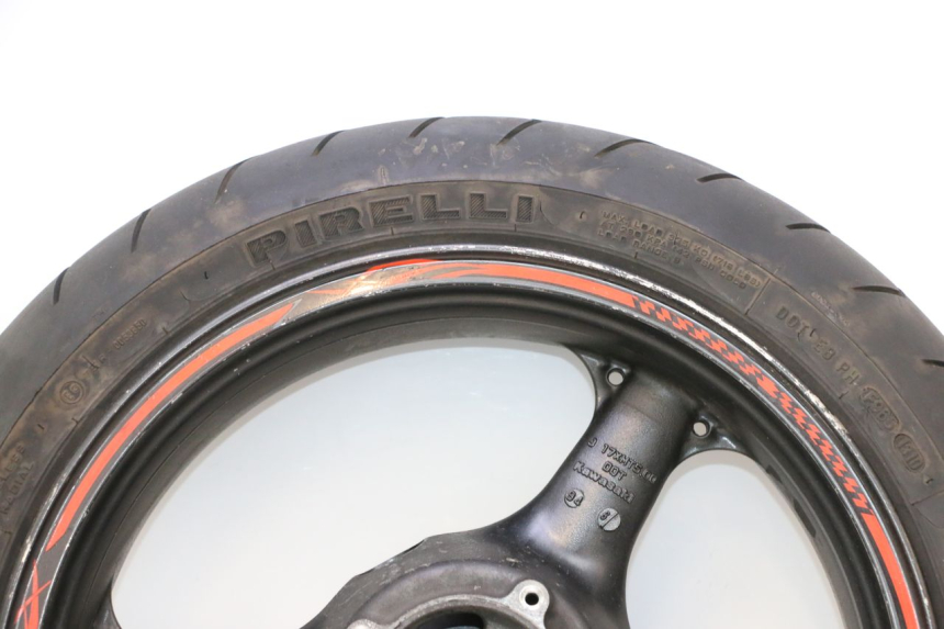 photo de CERCHIO POSTERIORE E PNEUMATICO KAWASAKI ZX-6R ZX6R 600 (1995 - 1997) - Ispezione visiva dettagliata