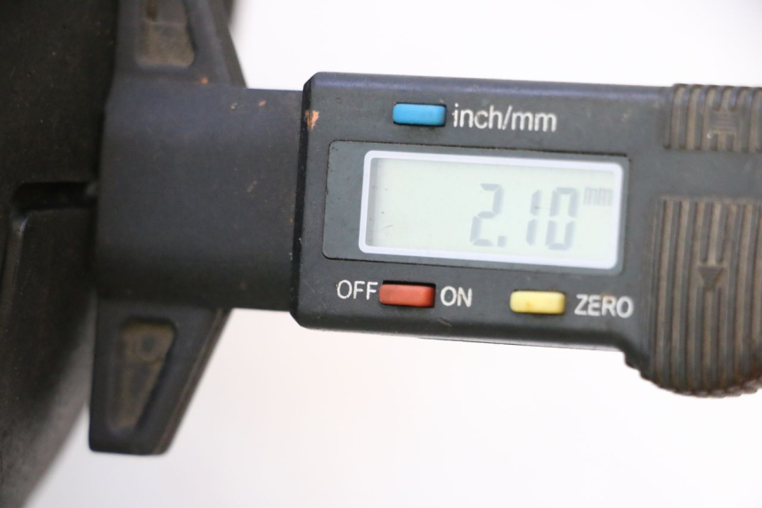 photo de CERCHIO POSTERIORE E PNEUMATICO KAWASAKI ZX-6R ZX6R 600 (1995 - 1997) - Zoom sullo stato d'uso