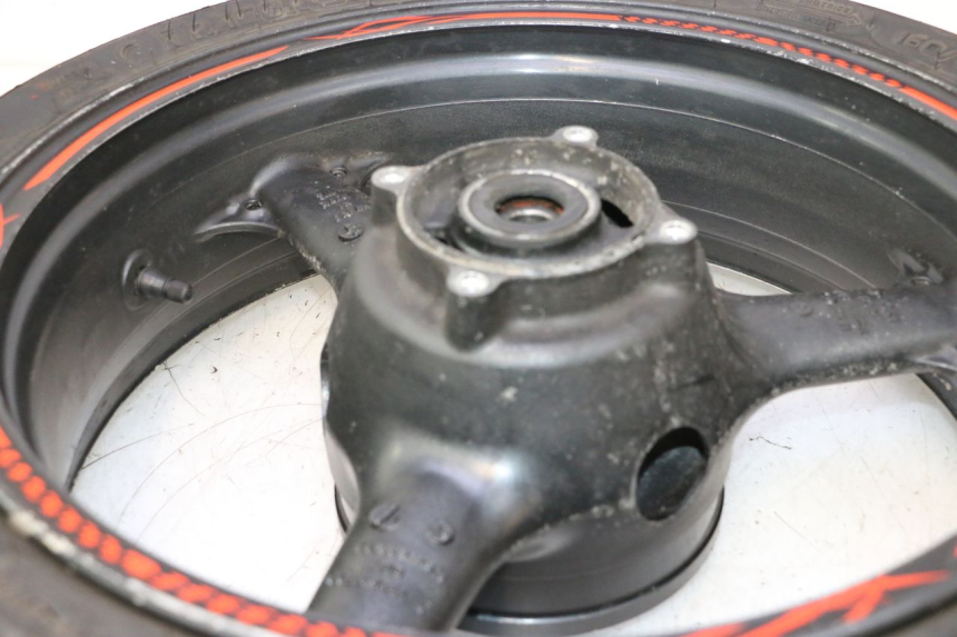 photo de CERCHIO POSTERIORE E PNEUMATICO KAWASAKI ZX-6R ZX6R 600 (1995 - 1997) - Dettagli dei punti di fissaggio