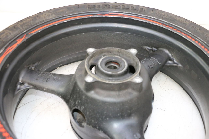 photo de CERCHIO POSTERIORE E PNEUMATICO KAWASAKI ZX-6R ZX6R 600 (1995 - 1997) - Stato della superficie e materiale
