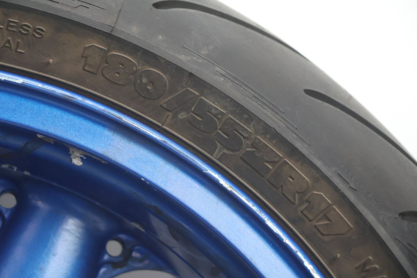 photo de CERCHIO POSTERIORE E PNEUMATICO KAWASAKI ZX-6R ZX6R 600 (2000 - 2002) - Primo piano tecnico