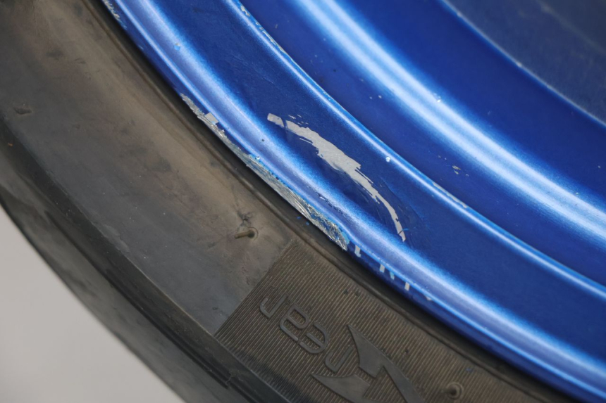 photo de CERCHIO POSTERIORE E PNEUMATICO KAWASAKI ZX-6R ZX6R 600 (2000 - 2002) - Primo piano tecnico