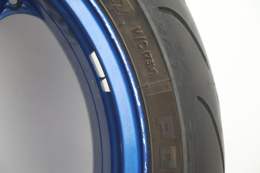 photo de CERCHIO POSTERIORE E PNEUMATICO KAWASAKI ZX-6R ZX6R 600 (2000 - 2002) - Dettagli dei punti di fissaggio