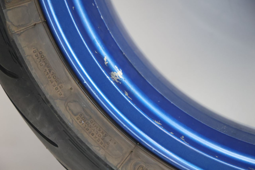 photo de CERCHIO POSTERIORE E PNEUMATICO KAWASAKI ZX-6R ZX6R 600 (2000 - 2002) - Stato della superficie e materiale
