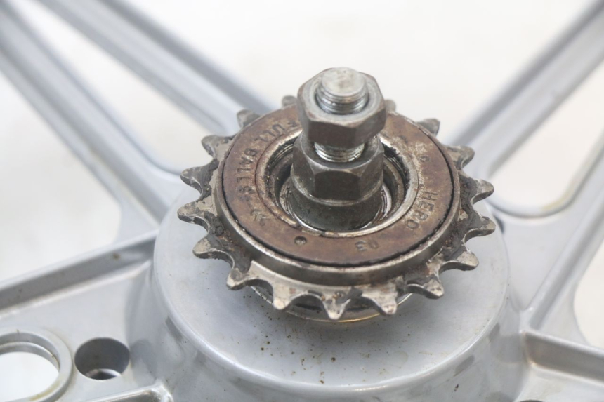photo de CERCHIO POSTERIORE PEUGEOT 103 VOGUE VS2 50 (2004 - 2017) - Zoom sullo stato d'uso