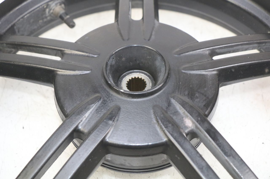 photo de CERCHIO POSTERIORE KYMCO AGILITY 16+ 4T 50 (2018 - 2023) - Marcature e riferimenti originali