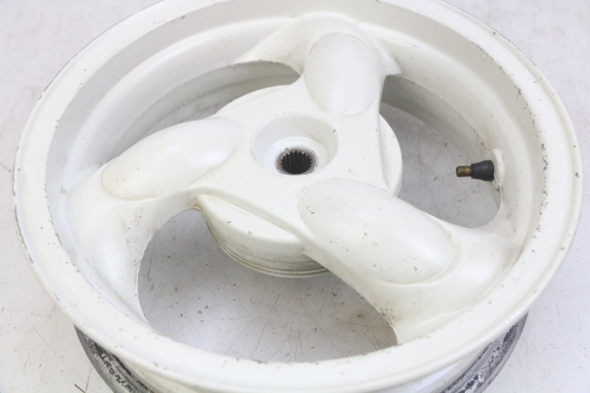 photo de CERCHIO POSTERIORE KYMCO AGILITY 4T 50 (2005 - 2018) - Caratteristiche distintive