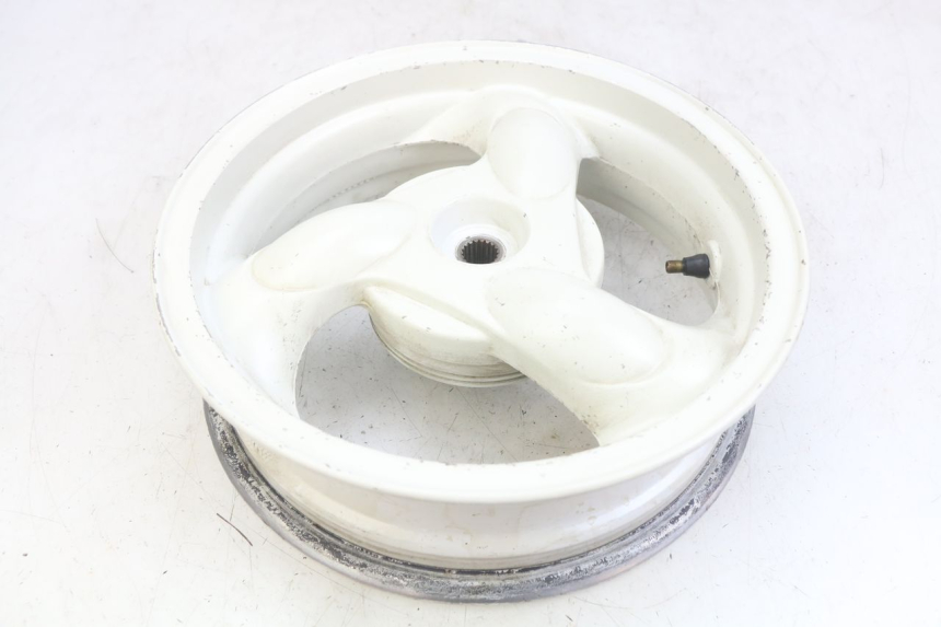 photo de CERCHIO POSTERIORE KYMCO AGILITY 4T 50 (2005 - 2018) - Primo piano ad alta risoluzione