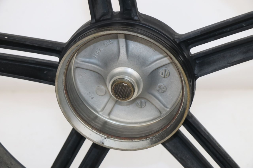 photo de CERCHIO POSTERIORE KYMCO AGILITY CITY 50 (2008 - 2016) - Dettagli dei punti di fissaggio