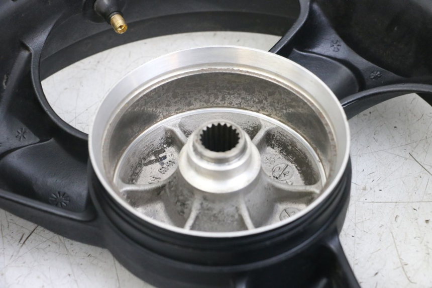 photo de CERCHIO POSTERIORE KYMCO AGILITY FR 2T 50 (2012 - 2017) - Zoom sui componenti