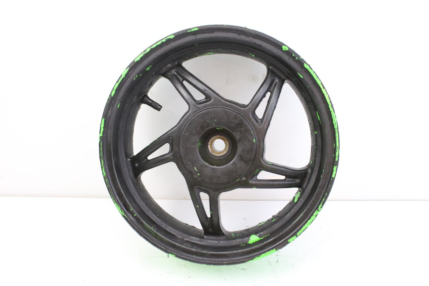 photo de CERCHIO POSTERIORE KYMCO AGILITY NAKED RENOUVO 4T 50 (2018 - 2020) - Zoom sullo stato d'uso