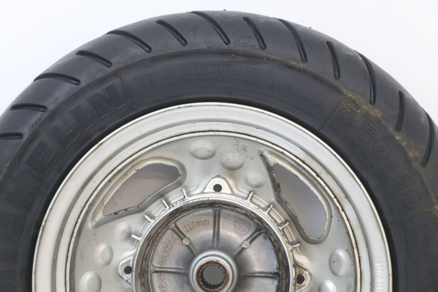 photo de CERCHIO POSTERIORE KYMCO AGILITY PREMIUM 50 (2007 - 2010) - Dettagli dei punti di fissaggio