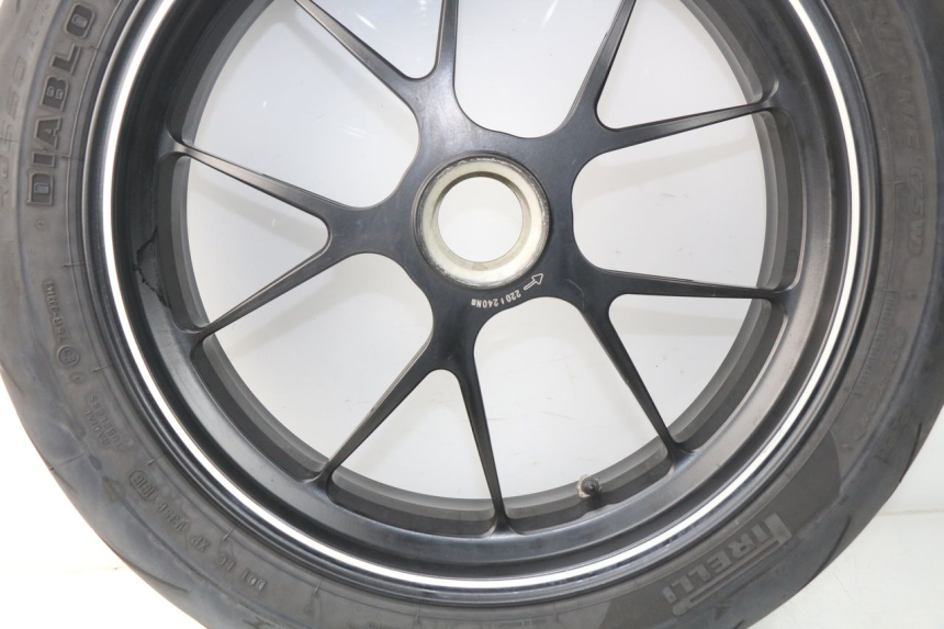 photo de CERCHIO POSTERIORE MV AGUSTA BRUTALE R WALLY 910 (2008 - 2008) - Primo piano ad alta risoluzione