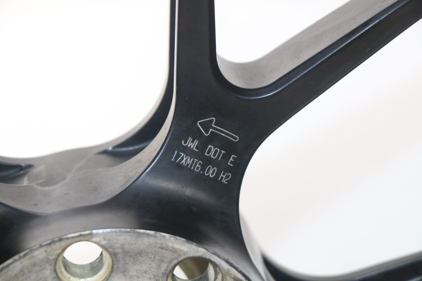 photo de CERCHIO POSTERIORE MV AGUSTA BRUTALE R WALLY 910 (2008 - 2008) - Stato della superficie e materiale