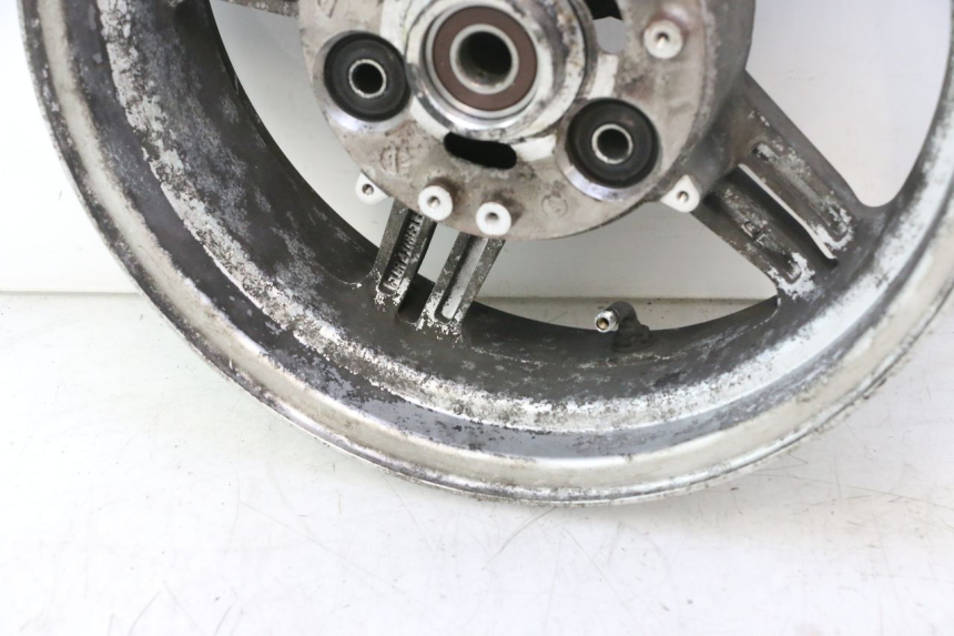 photo de CERCHIO POSTERIORE SUZUKI BURGMAN EXECUTIVE ABS 650 (2006 - 2012) - Stato della superficie e materiale