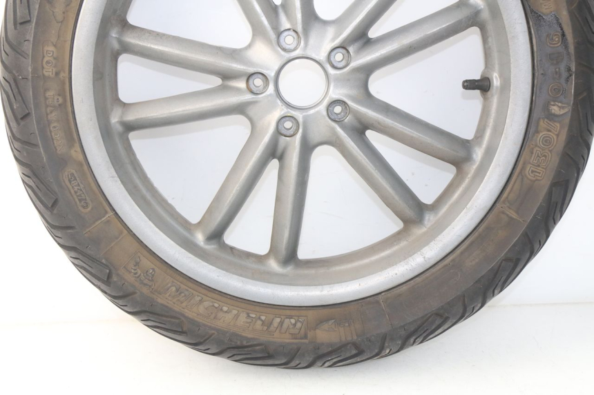 photo de CERCHIO POSTERIORE PIAGGIO CARNABY 125 (2007 - 2011) - Dettagli dei punti di fissaggio