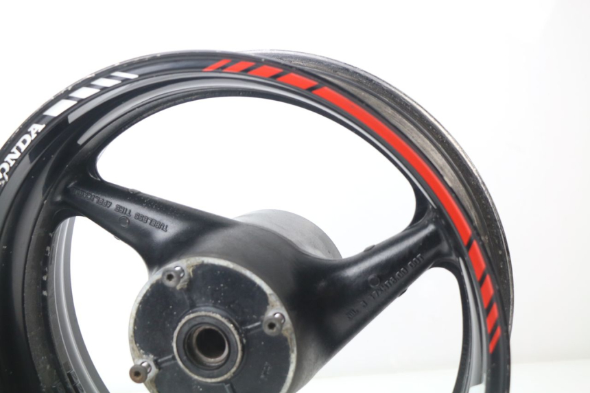 photo de CERCHIO POSTERIORE HONDA CBR 929 RR FIREBLADE 900 (2000 - 2001) - Stato della superficie e materiale