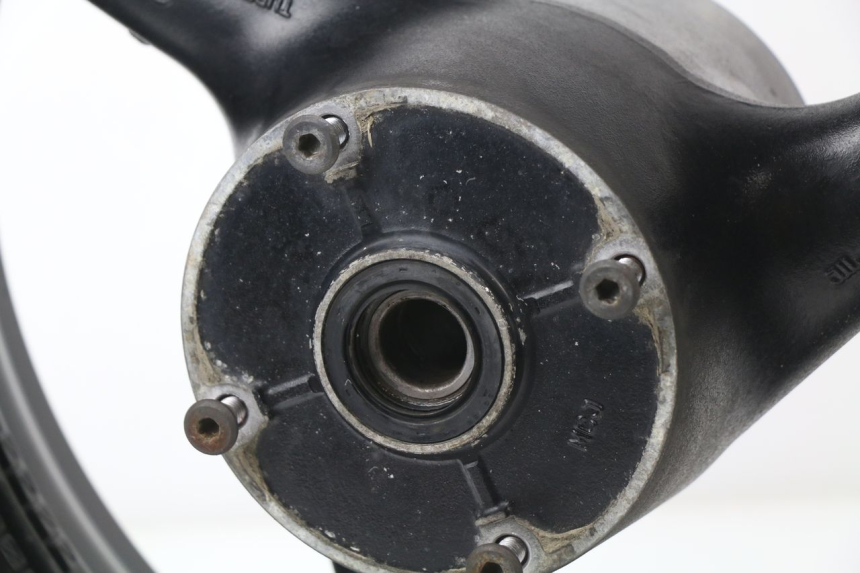 photo de CERCHIO POSTERIORE HONDA CBR 929 RR FIREBLADE 900 (2000 - 2001) - Ricambio usato controllato