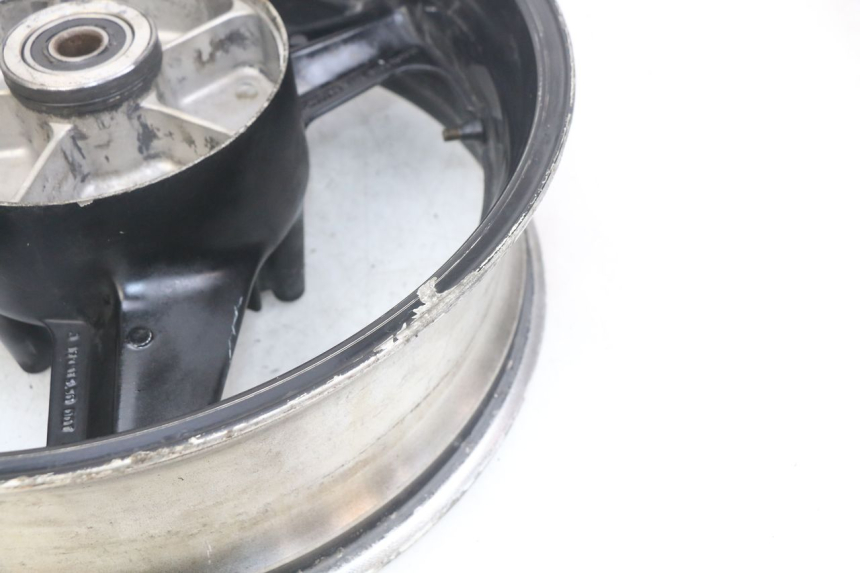 photo de CERCHIO POSTERIORE HONDA CBR F SC25 1000 (1989 - 1992) - Dettagli dei punti di fissaggio