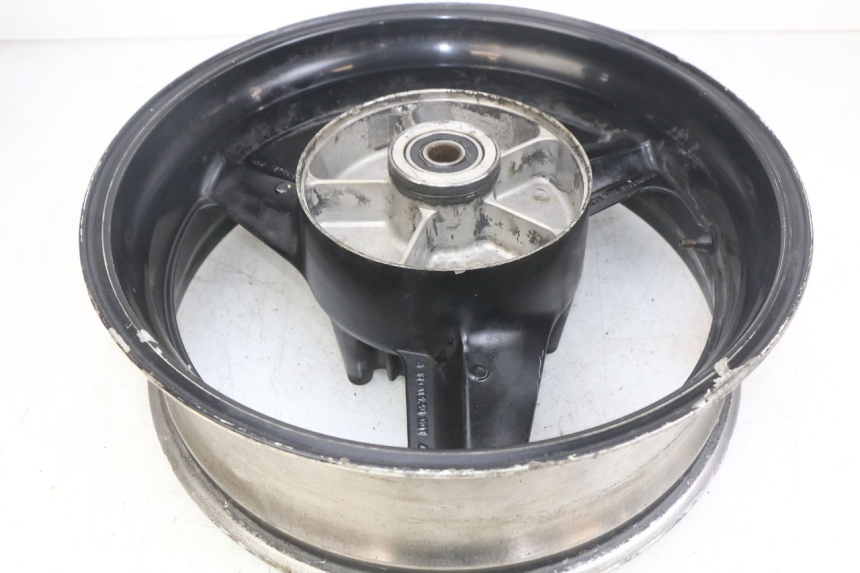 photo de CERCHIO POSTERIORE HONDA CBR F SC25 1000 (1989 - 1992) - Stato della superficie e materiale