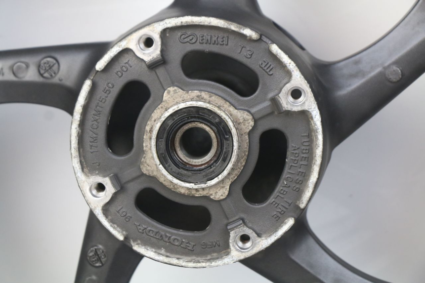 photo de CERCHIO POSTERIORE HONDA CBRF CBR-F PC41 600 (2011 - 2013) - Primo piano tecnico